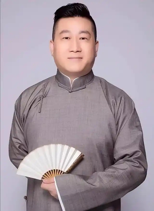 金财配资 德云社相声演员花46块买岛，自曝隐婚且妻子已孕引热议！